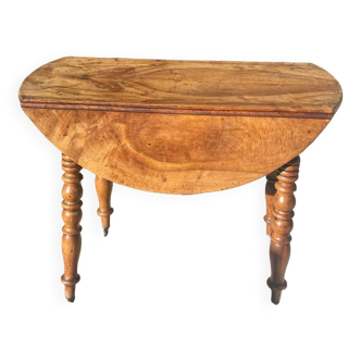 Walnut dining table from the 19th century