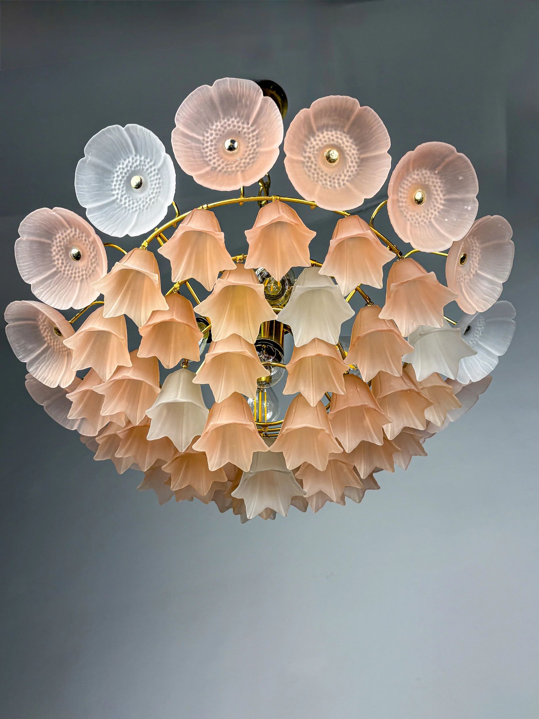 Bicolour 4-tier floral Murano glass chandelier, pink & white glass, Italy, 1970s