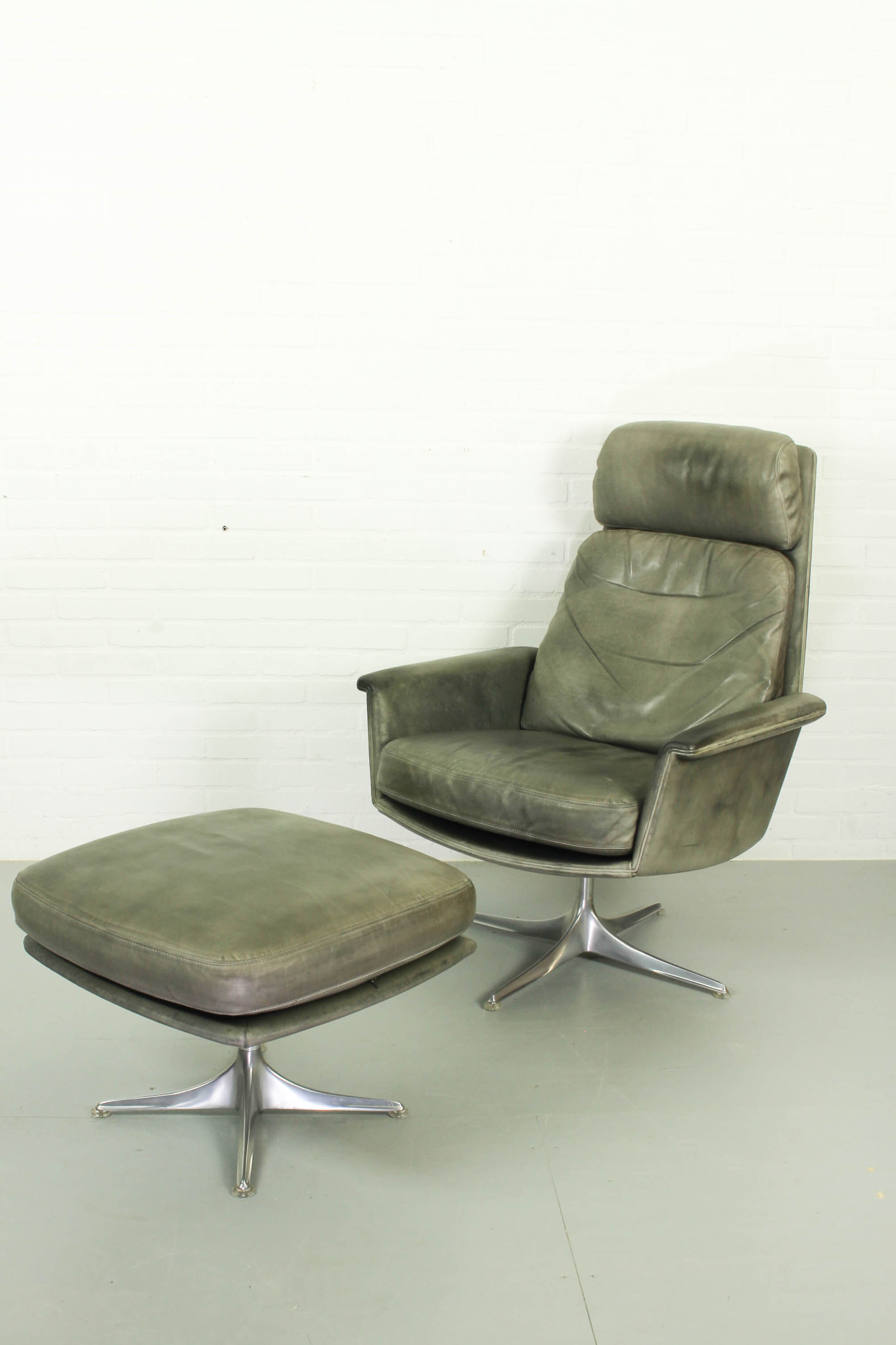Sedia Swivel Highback Chair with matching ottoman by Horst Brüning for Cor, 1960s – Grey Leather