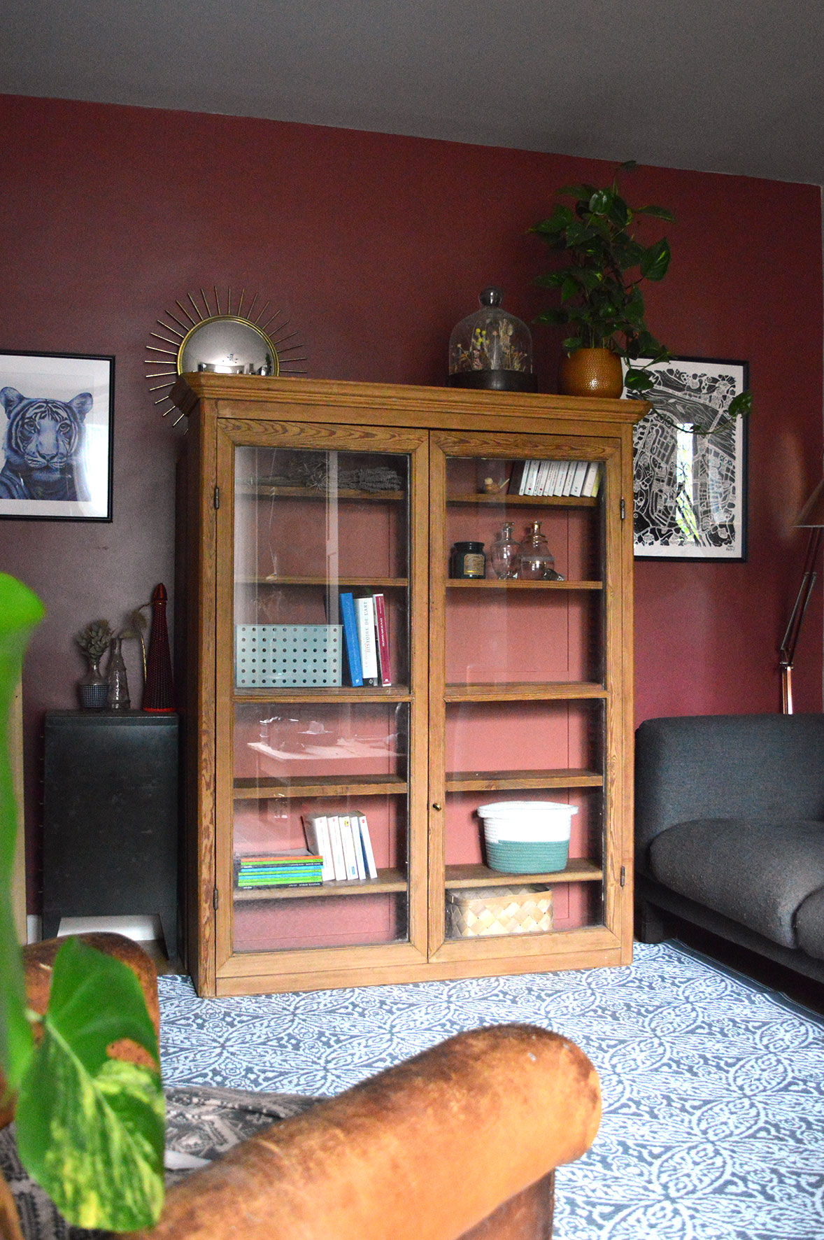 Wood and terracotta showcase