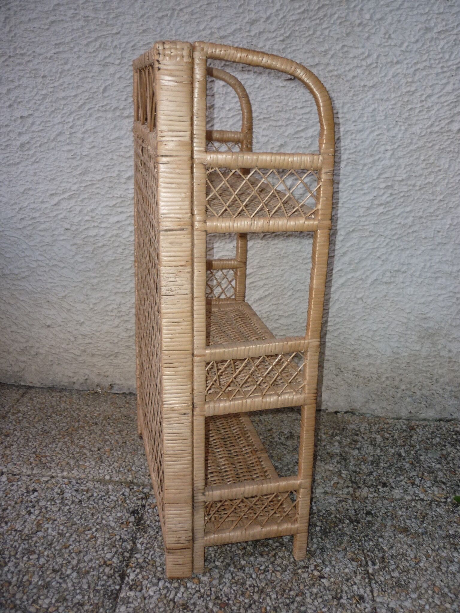 Rattan and wicker folding shelf