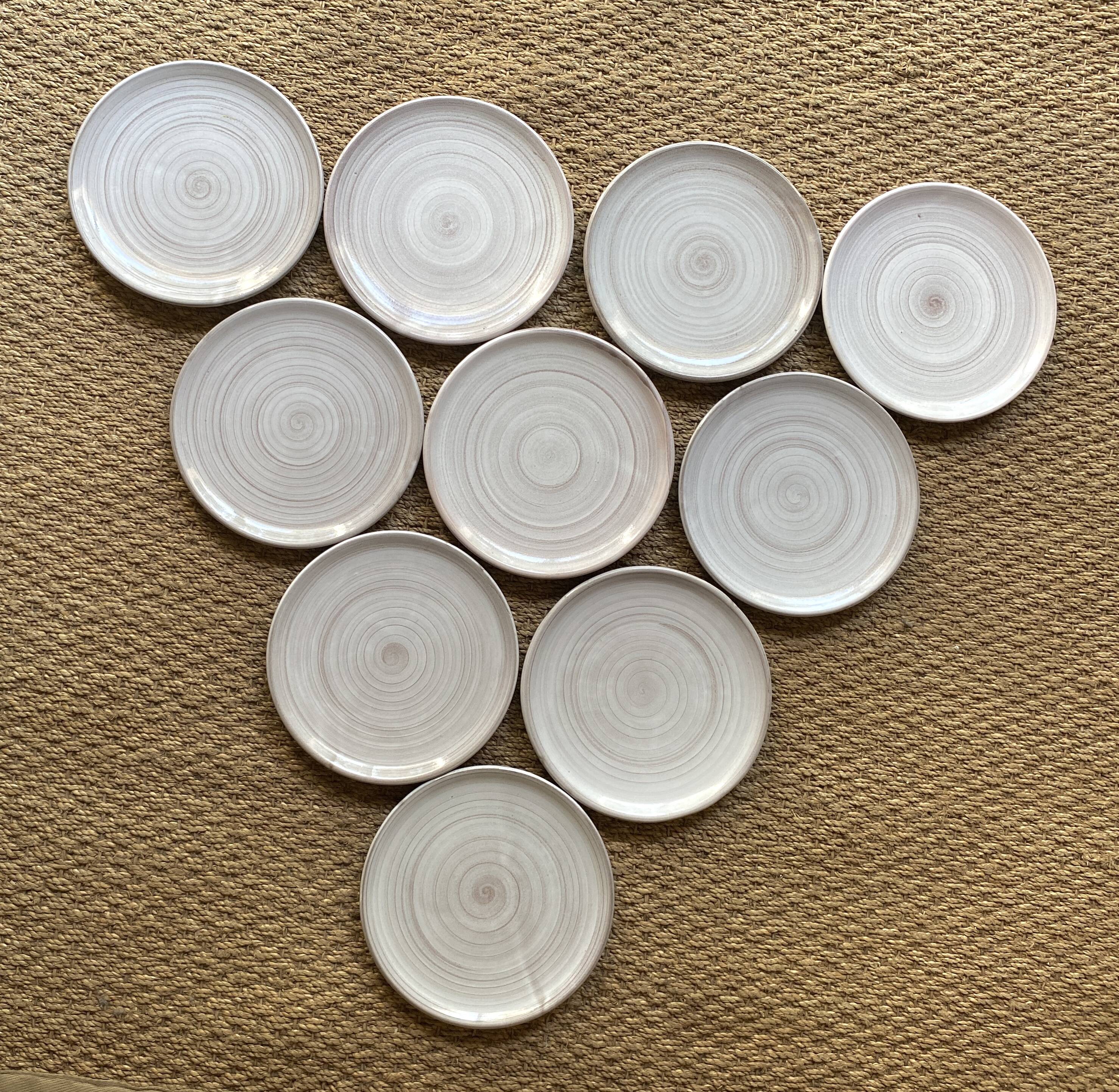 10 enamelled terracotta plates, 22 cm