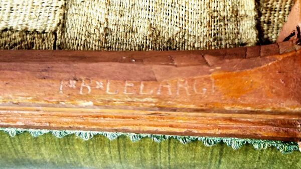 Paire de chaises ponteuses estampillées par J-B. Lelarge laquées faux bois de rose