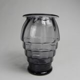 Art Deco vase with twisted vertical bands, Doyen style, 1930s.