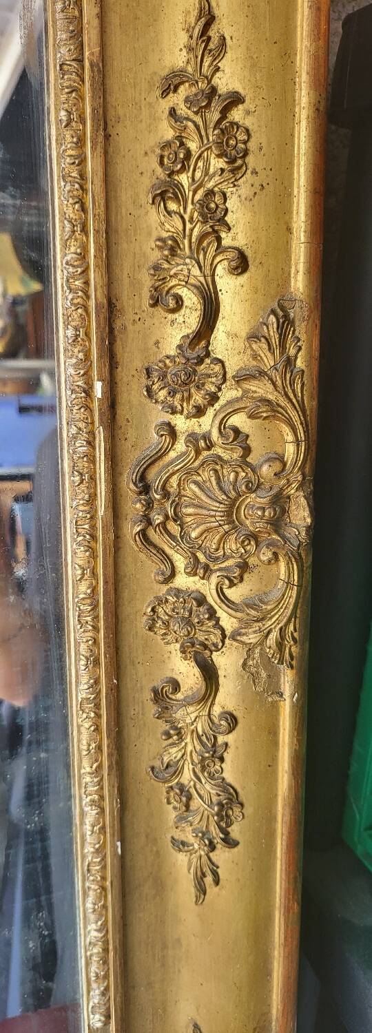 Antique Louis Philippe style gilded mirror decorated with floral motifs