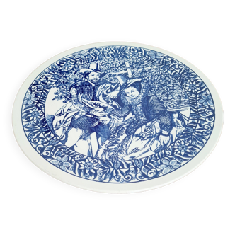 Grand plat en porcelaine blanche dessin bleu