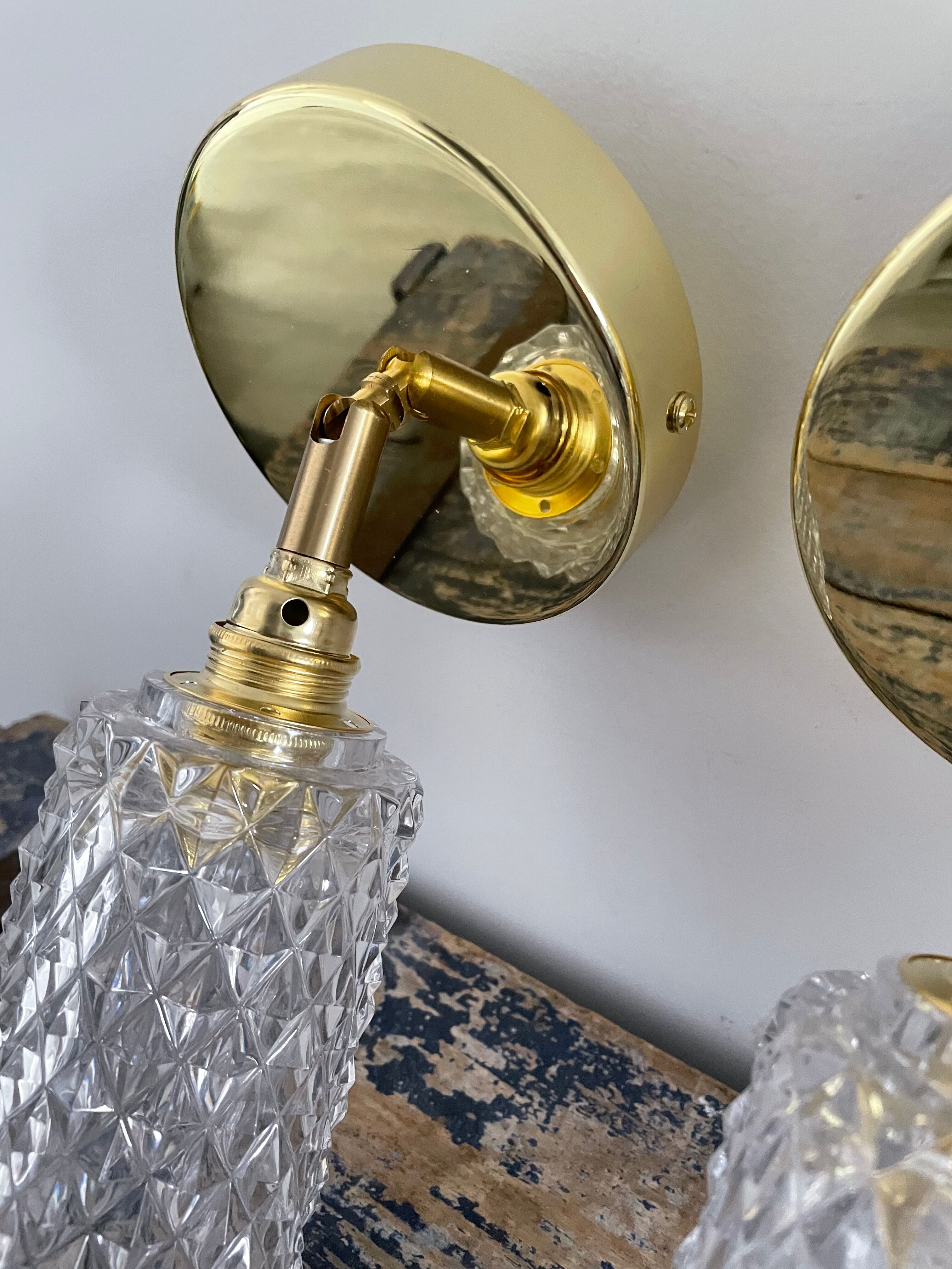 Paire d’appliques vintage en verre ciselé