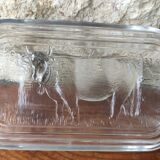 Ancien beurrier en verre avec motif de vache
