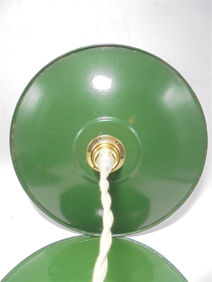 Trio of enamelled sheet metal suspensions