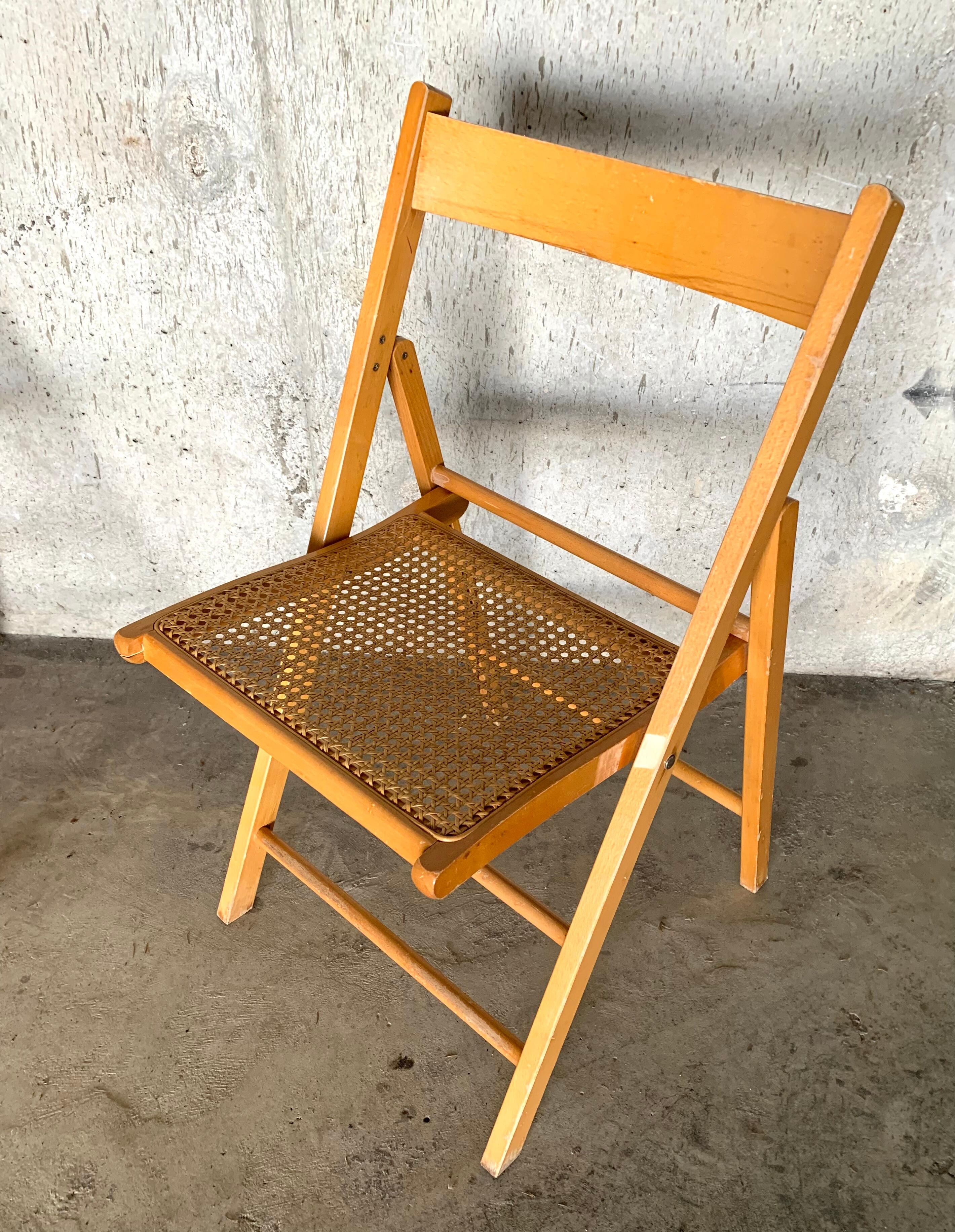 Cannee folding chair