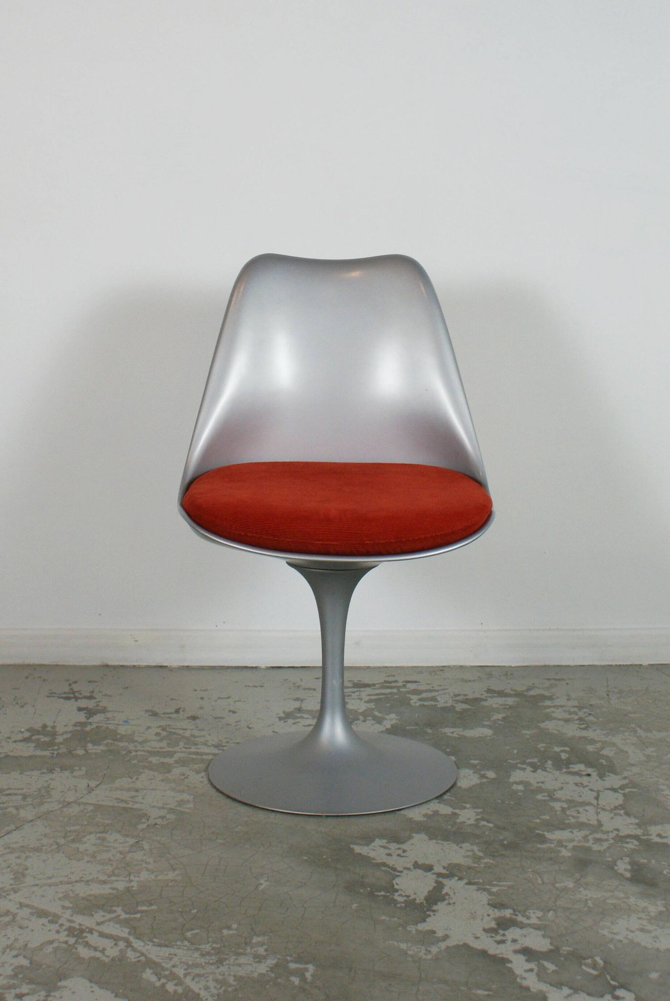 Eero Saarinen's Tulip Chairs – 50th Anniversary Edition by Knoll