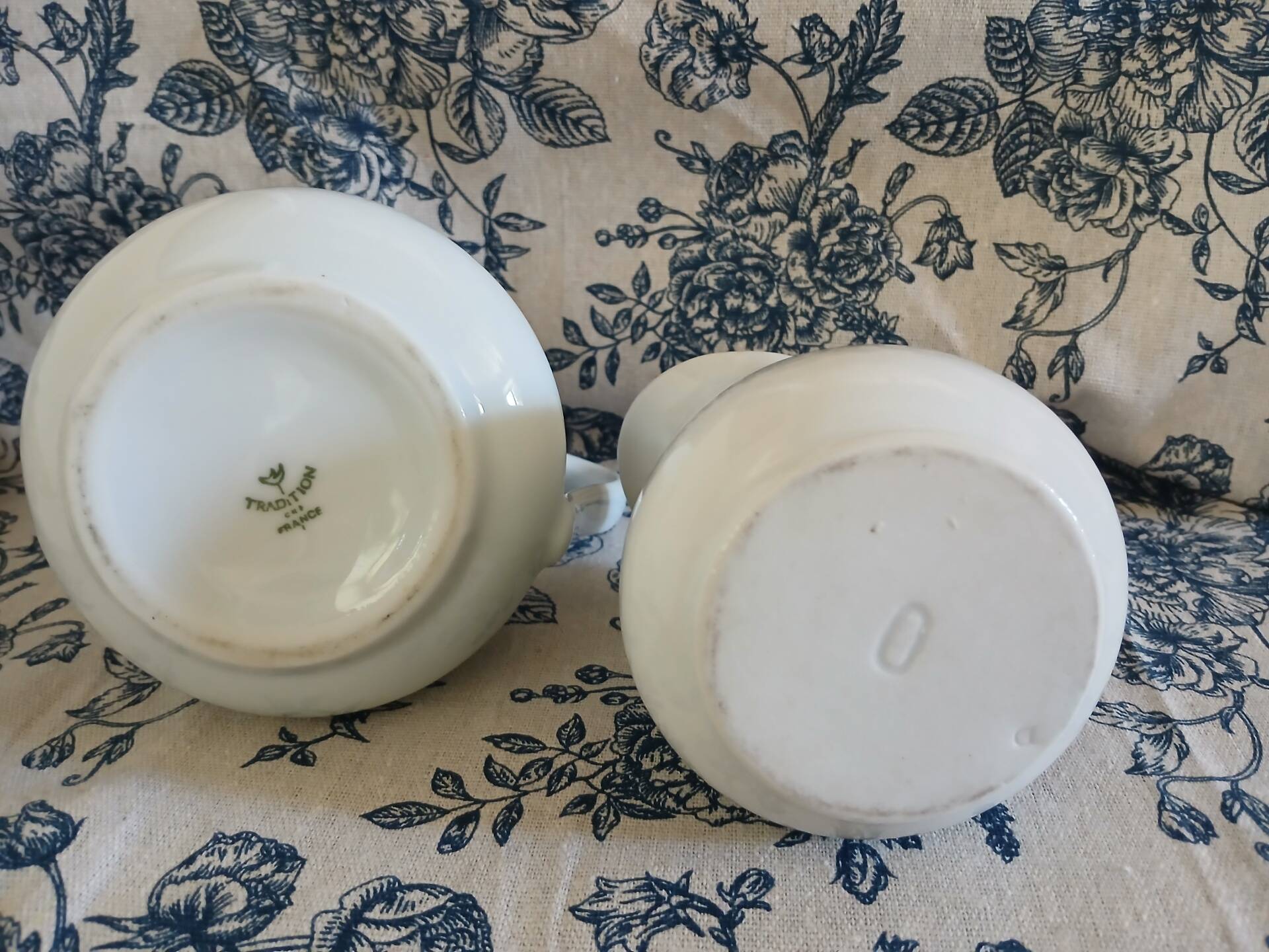 2 petits pichets vintages 