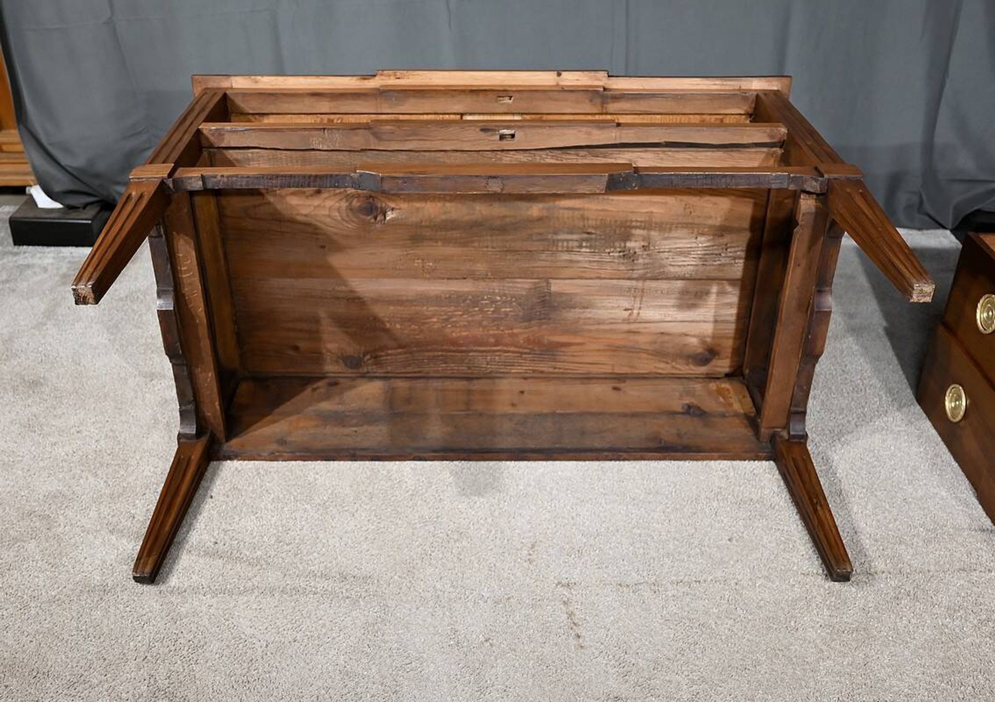 Walnut Jumping Commode, Louis XVI period – Late 18th century