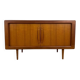 Buffet Dyrlund en teck avec portes escamotables, Danemark 1960