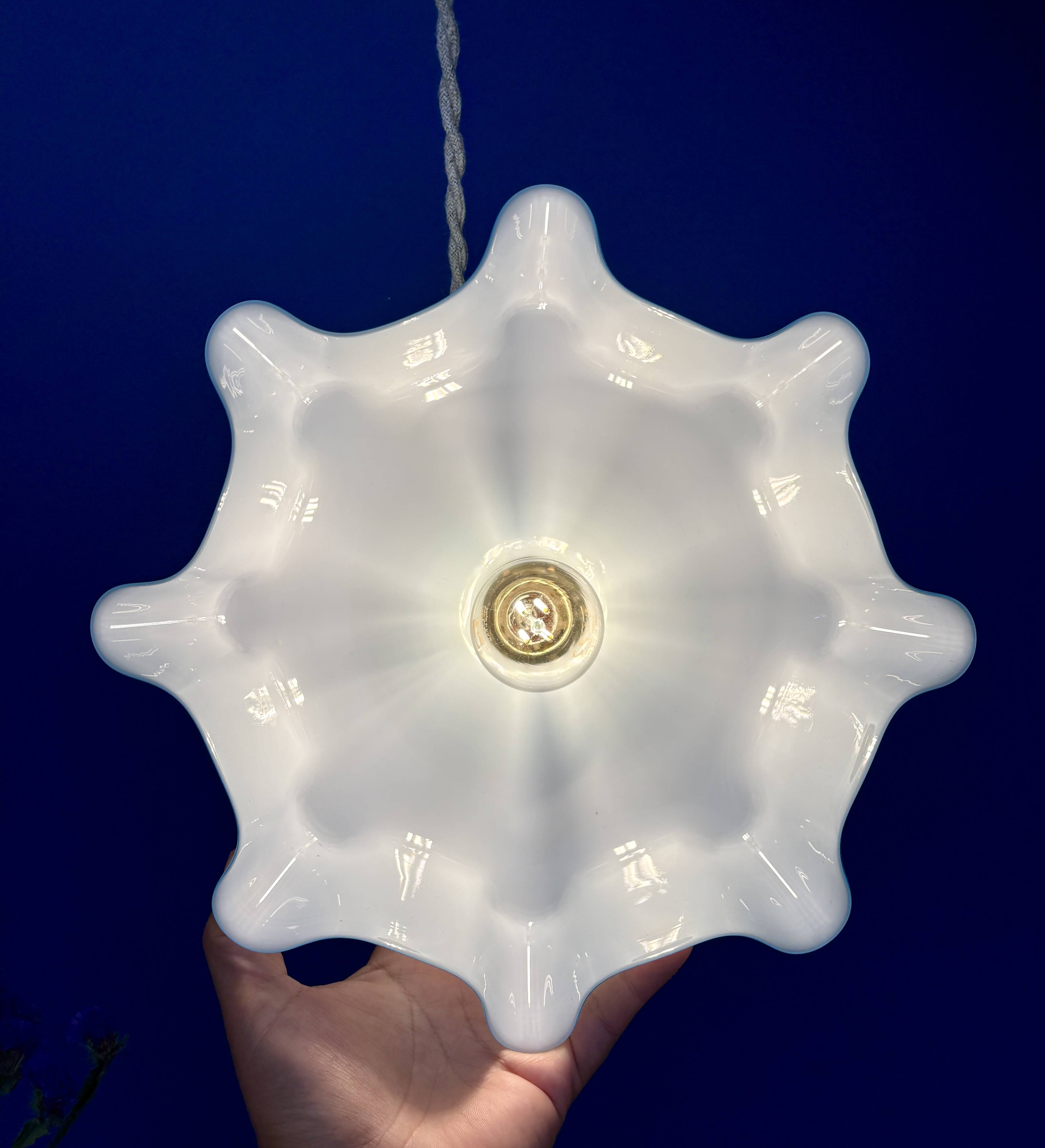 Suspension abat-jour vintage en opaline bleue