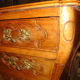 Commode dite "Tombeau" époque Régence de la fin du XVII siècle en merisier massif