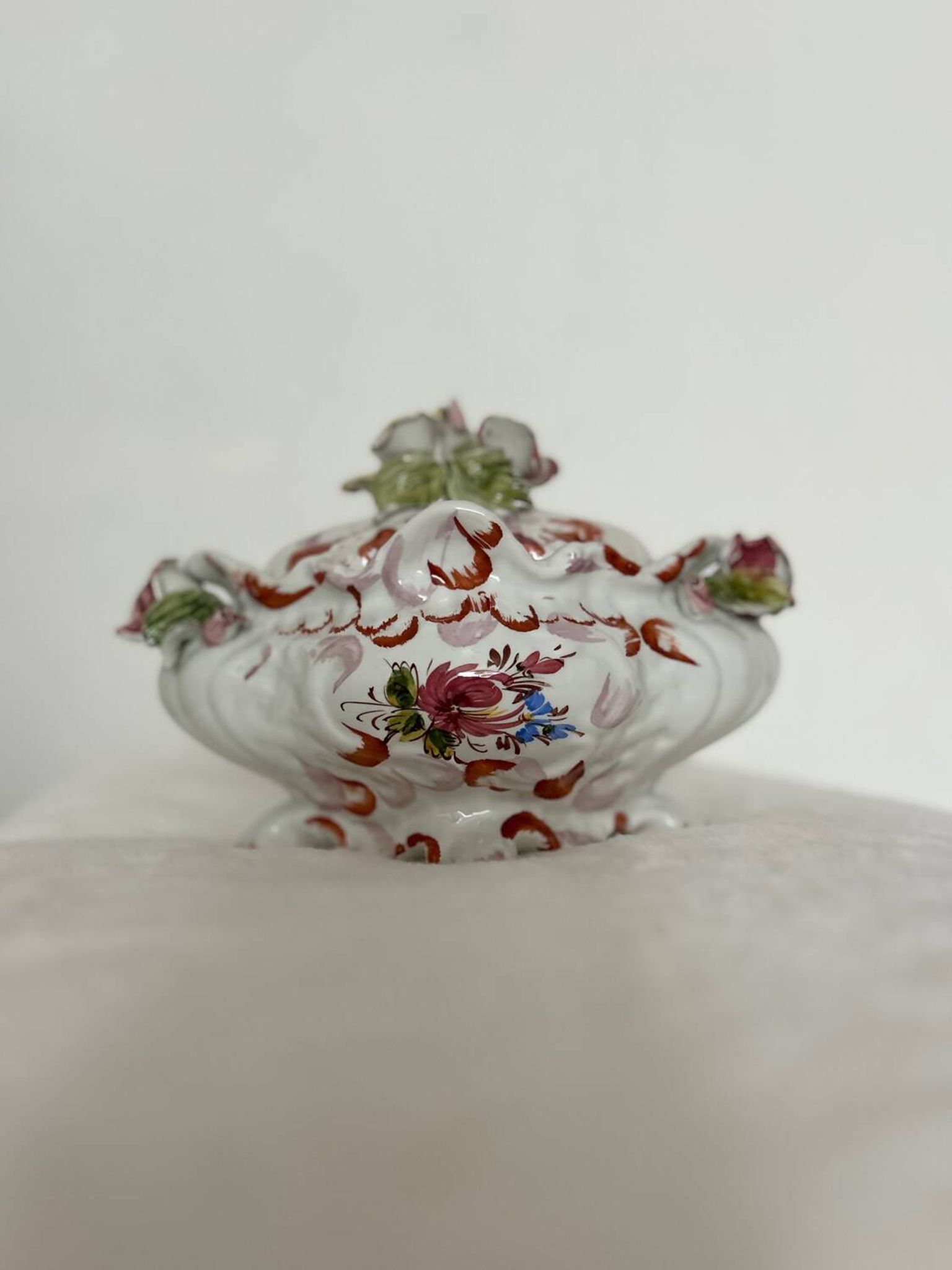 Soup tureen