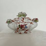 Soup tureen