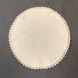 Ancien napperon ovale brodé et dentelle 28cm