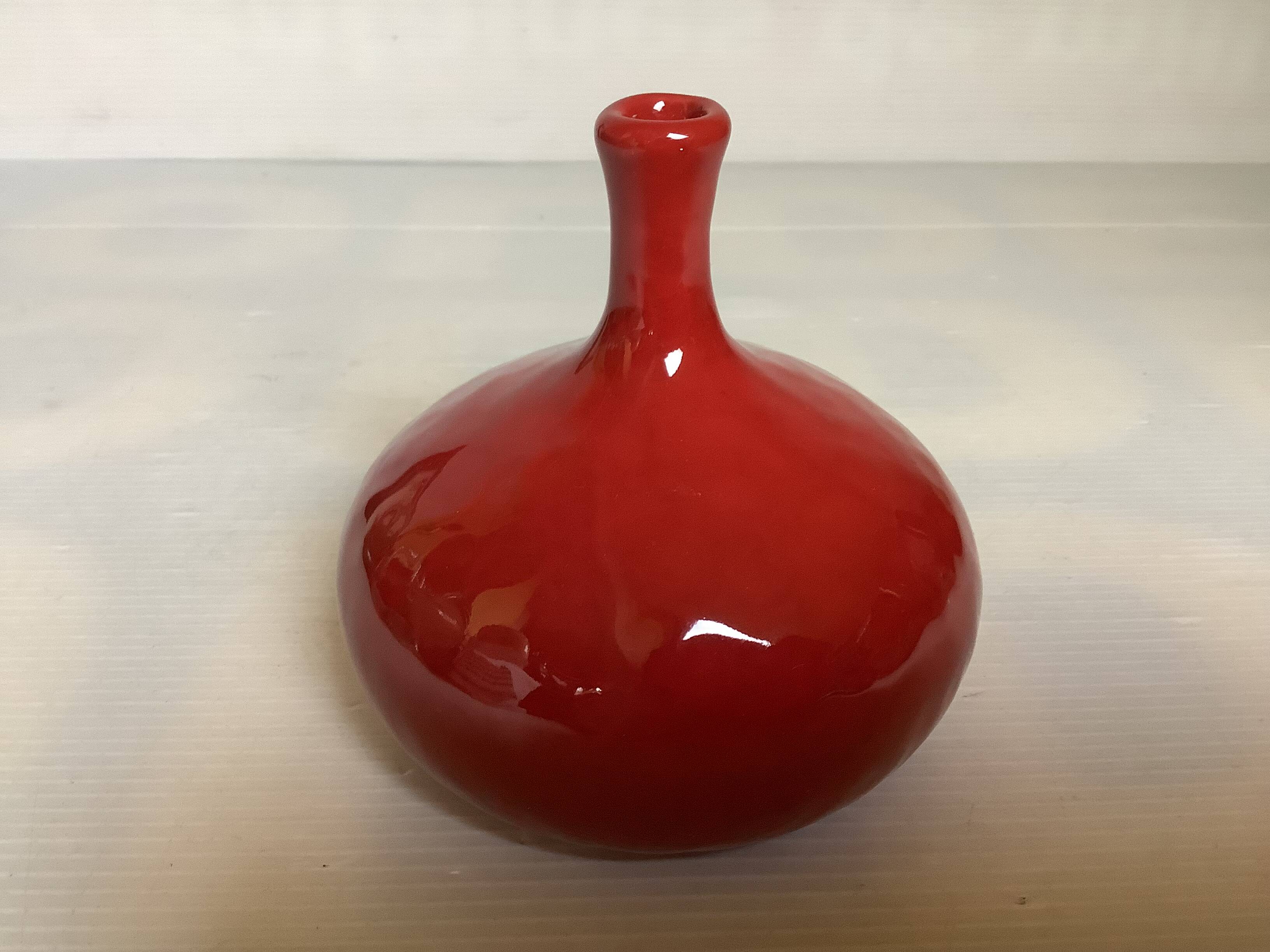 Small red vase in Ruelland style