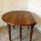 Extendable round table in Walnut 6 feet