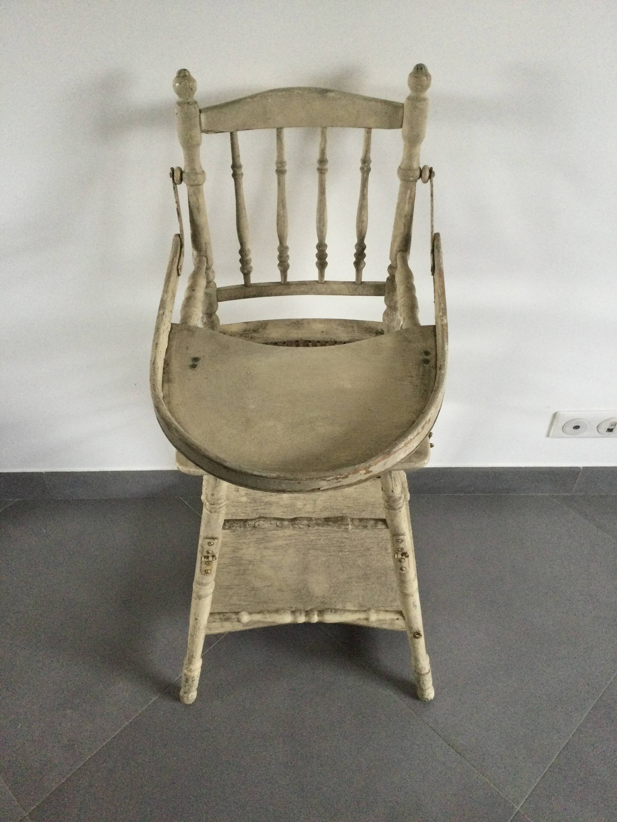 Chaise haute ancienne