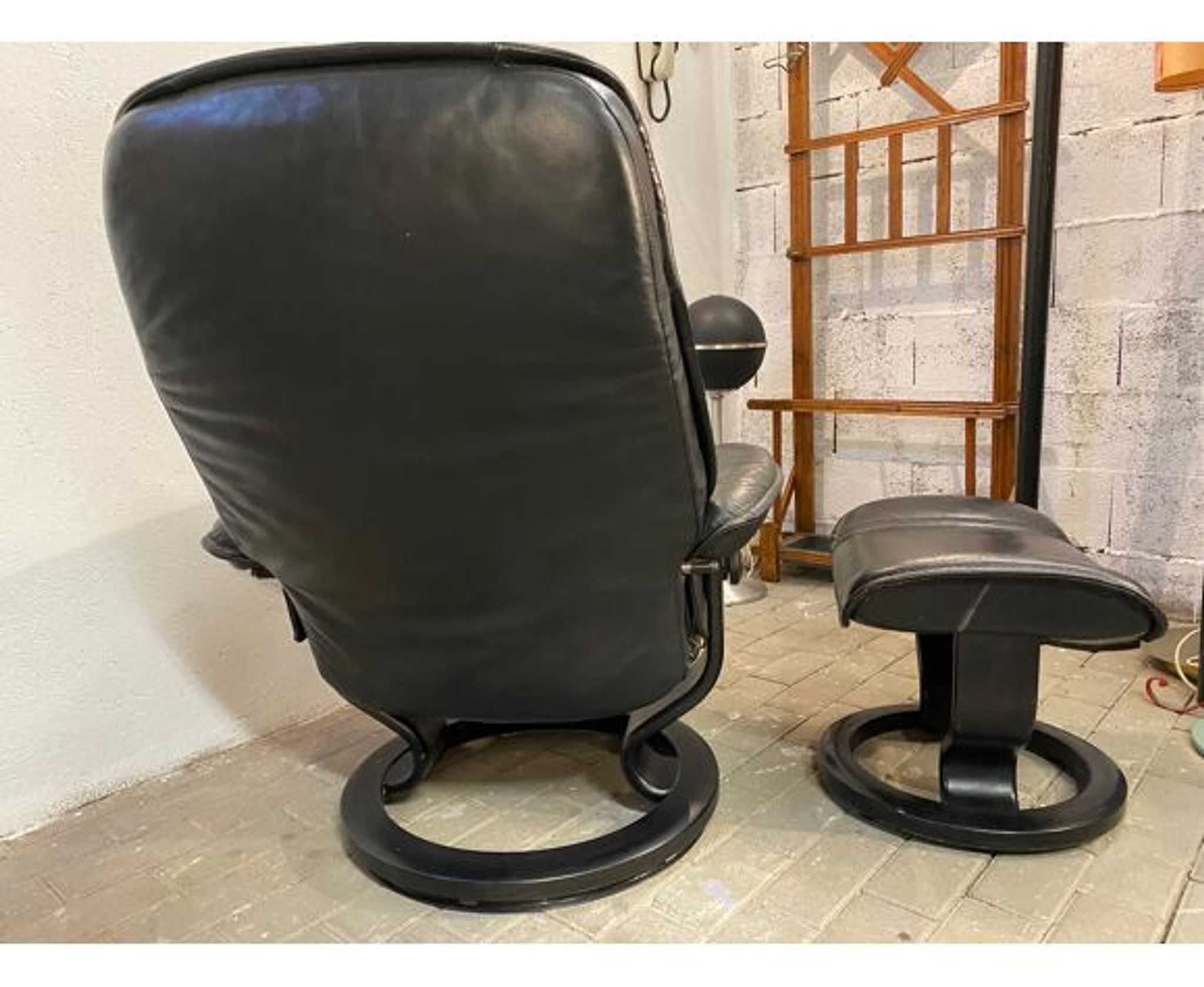 Armchair relaxation leather & footrest Stressless model Ekornes vintage 1980