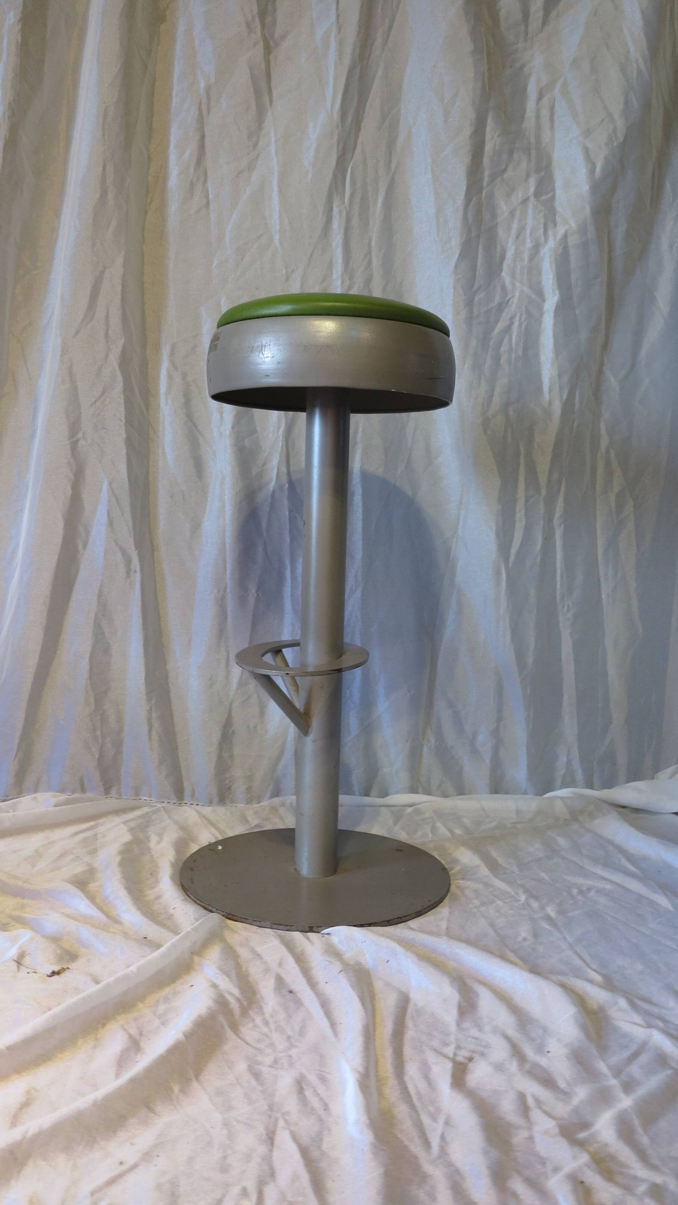 Tabouret haut acier et skaï