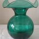 Vase en verre soufflé vert