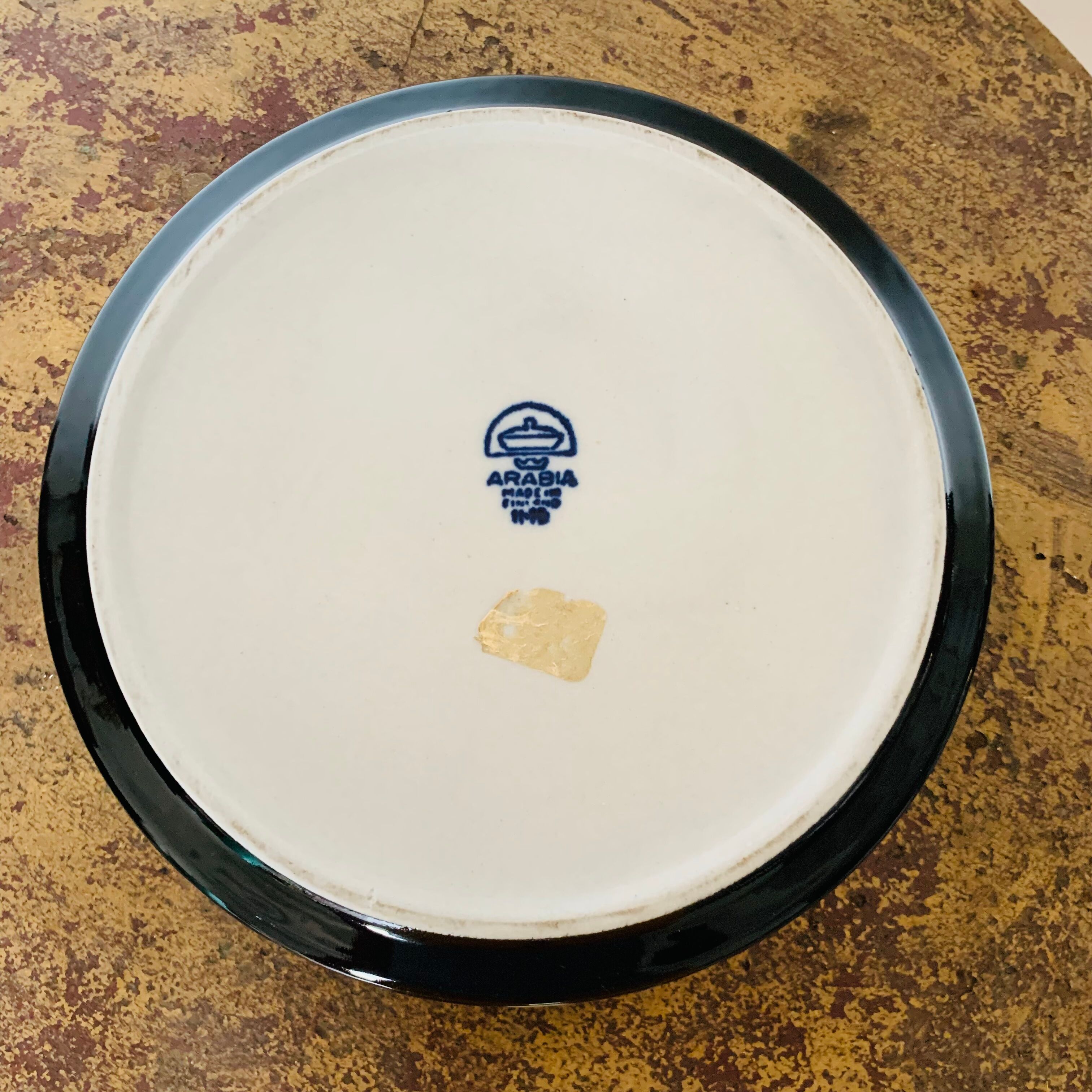 Bowl with lid, Saara model, by Anya Jaatinen Winqvist for Arabia