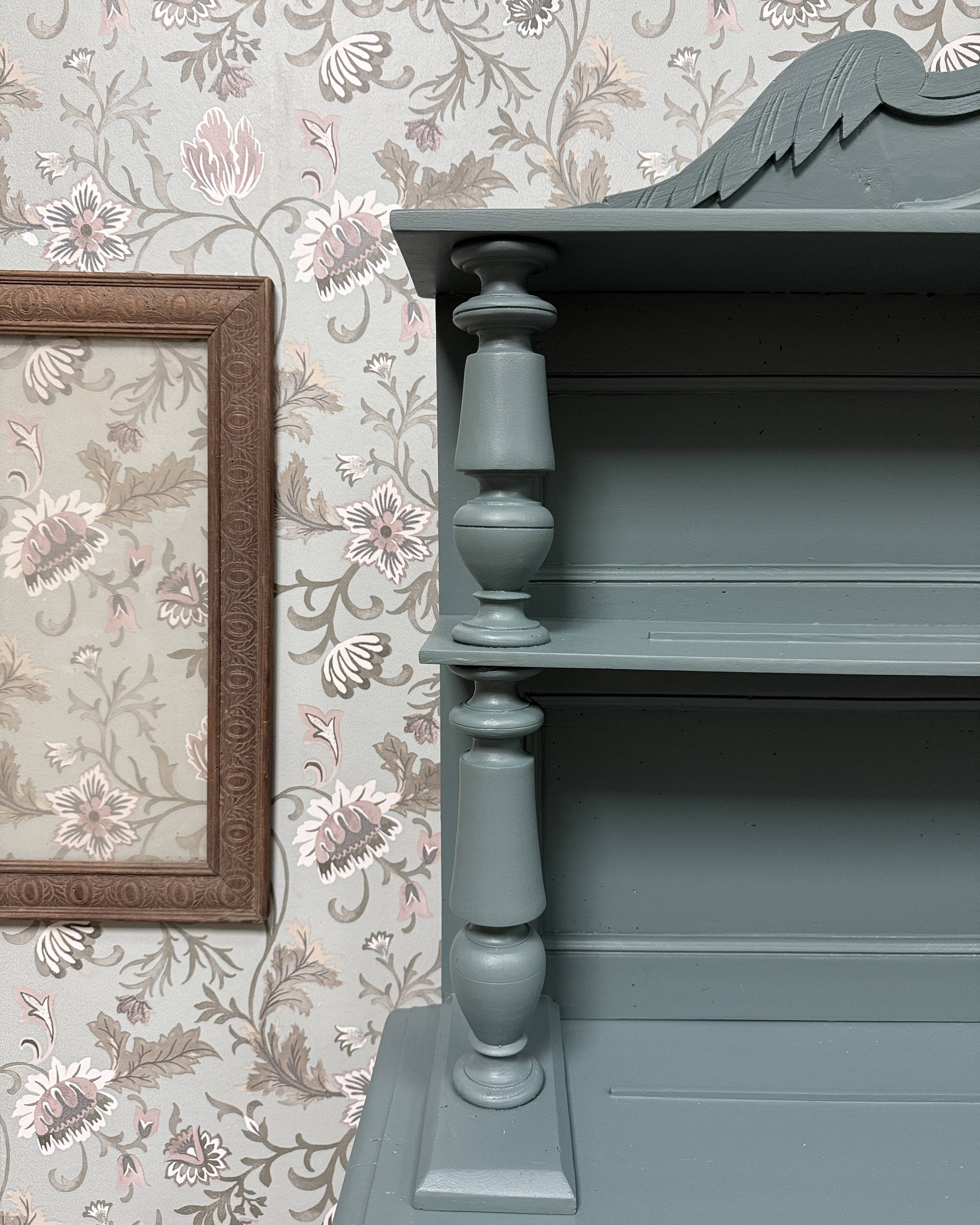 Saint Hubert green-grey dresser (renovated)