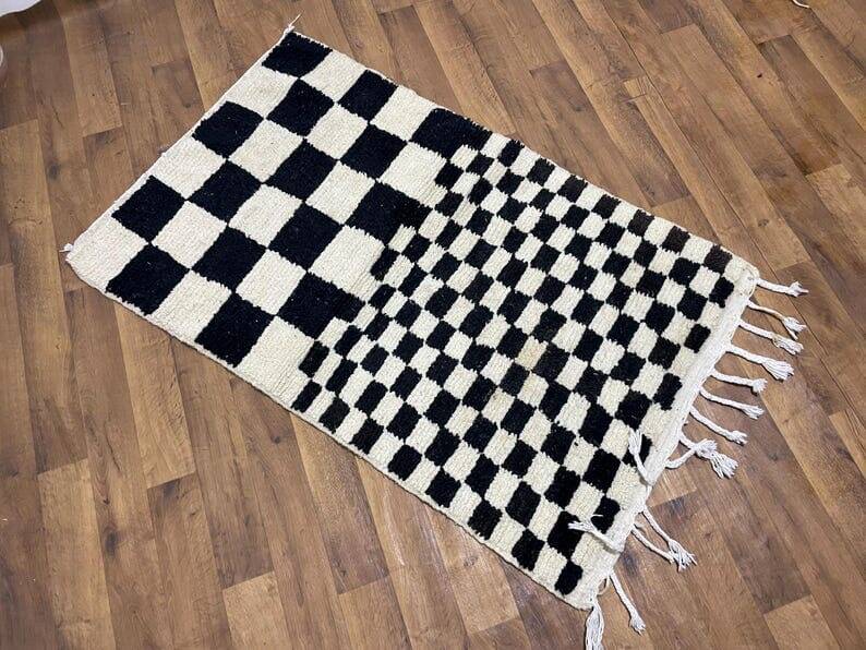 Handmade traditional Berber rug size 150 x 250 cm