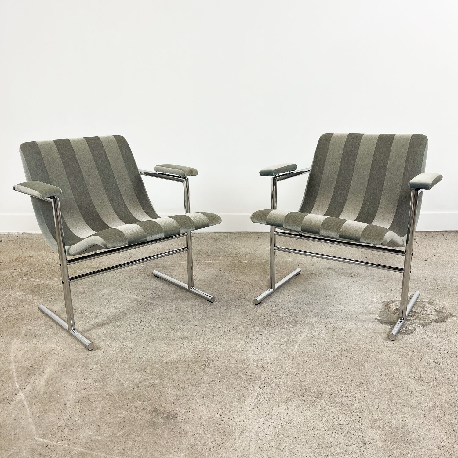 Set of two vintage design Oslo lounge chairs by Rudi Verelst for Novalux 1960s