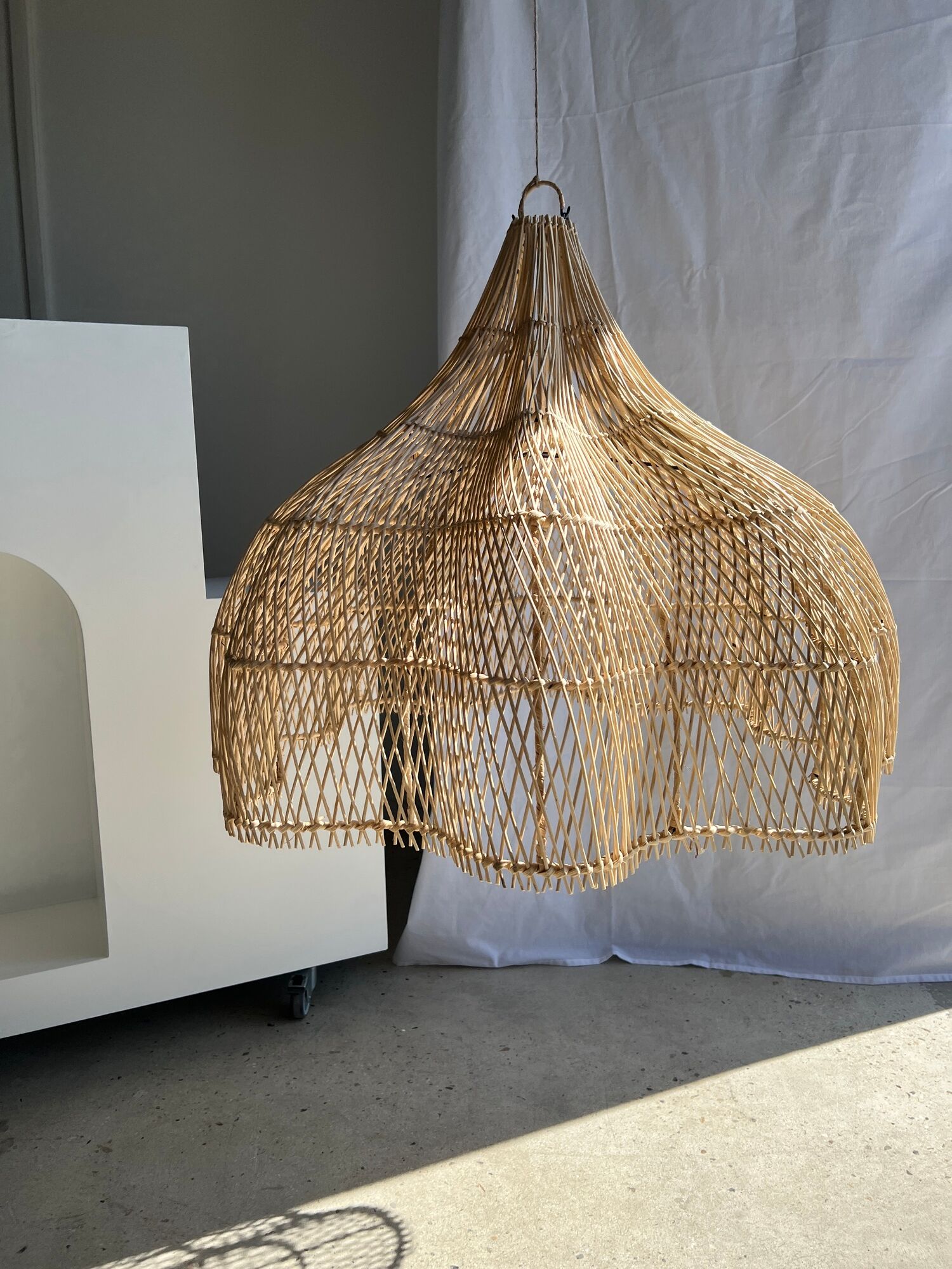 Rattan pendant lamp in the shape of a flower