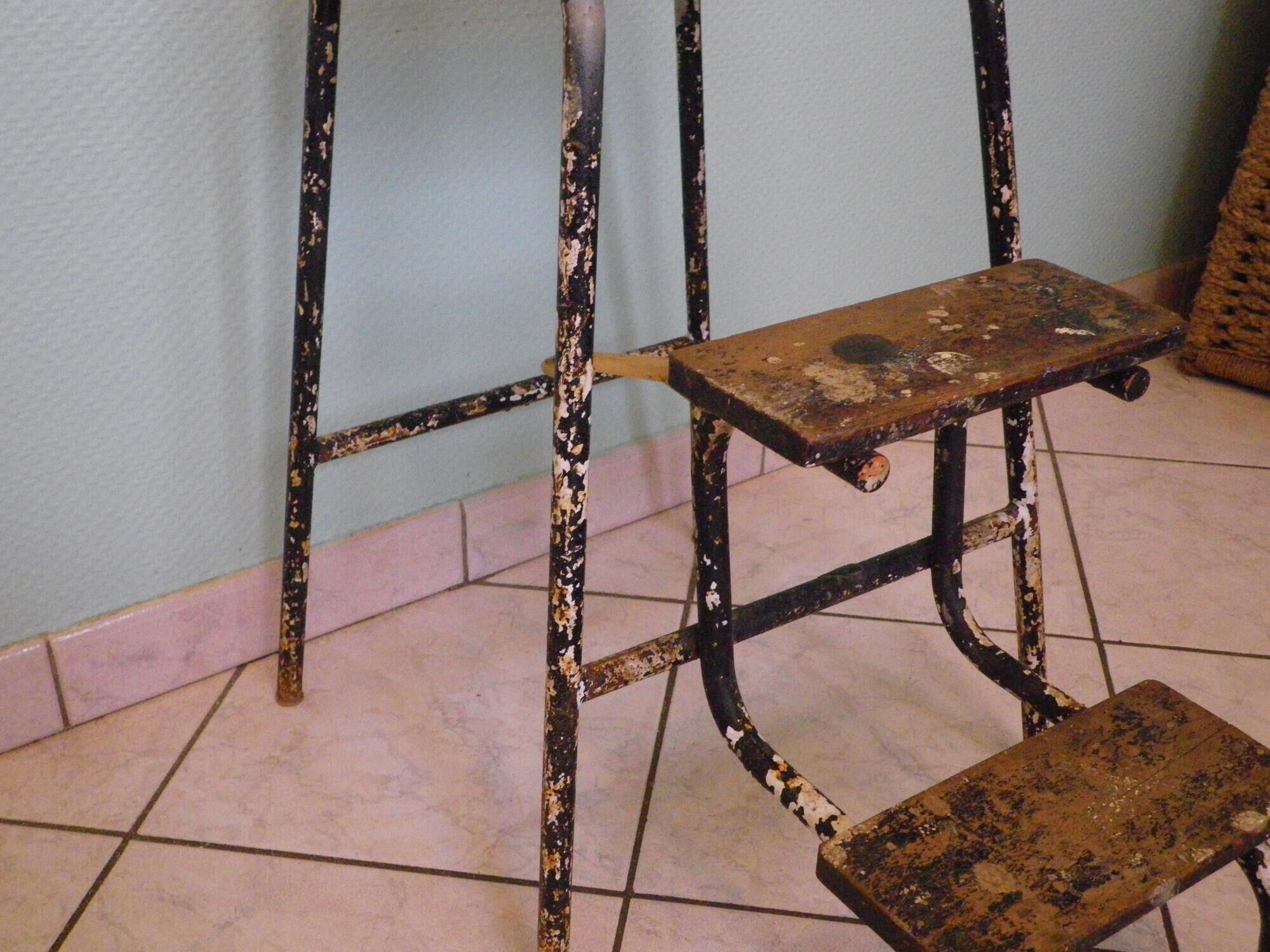 Workshop stepladder, retractable steps, antique, metal and wood, patina look