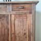 Buffet parisien bas ancien en bois patiné - intérieur fleuri