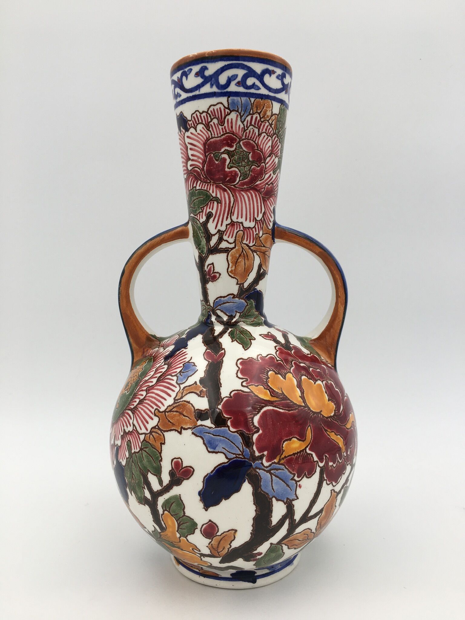 Gien's earthenware vase and two cups, "Peonies" decoration, signed GIEN - 20th century