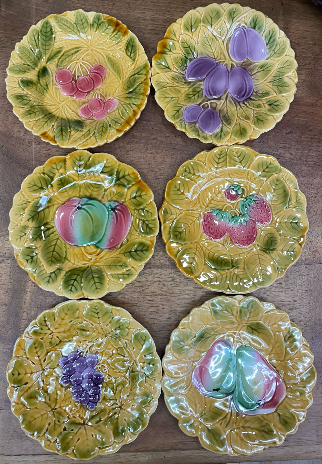 6 dessert plates in Sarreguemines barbotine.