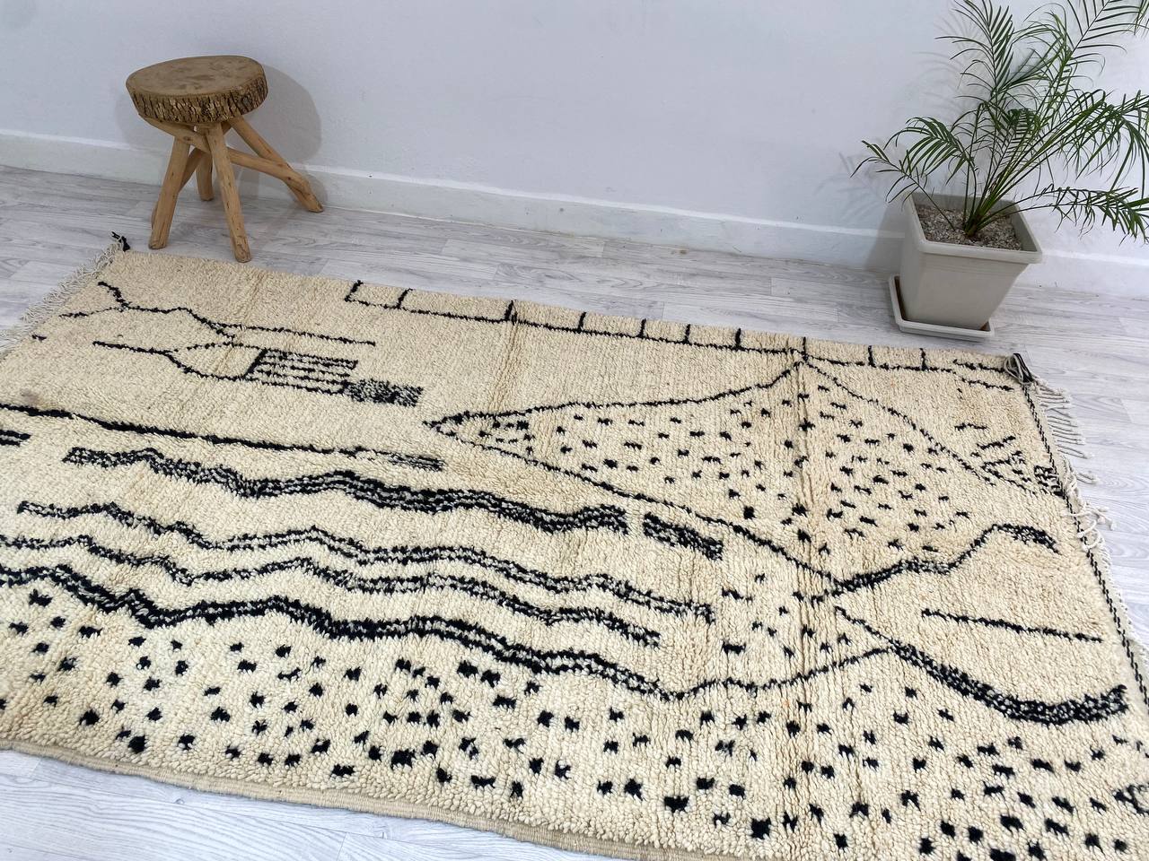 Handmade moroccan berber carpet 260 x 144 cm