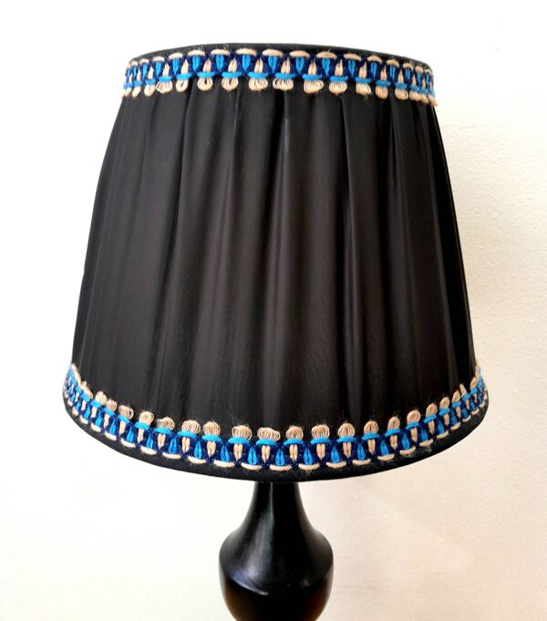 Lampe en bois art déco 1930 et abat jour couture