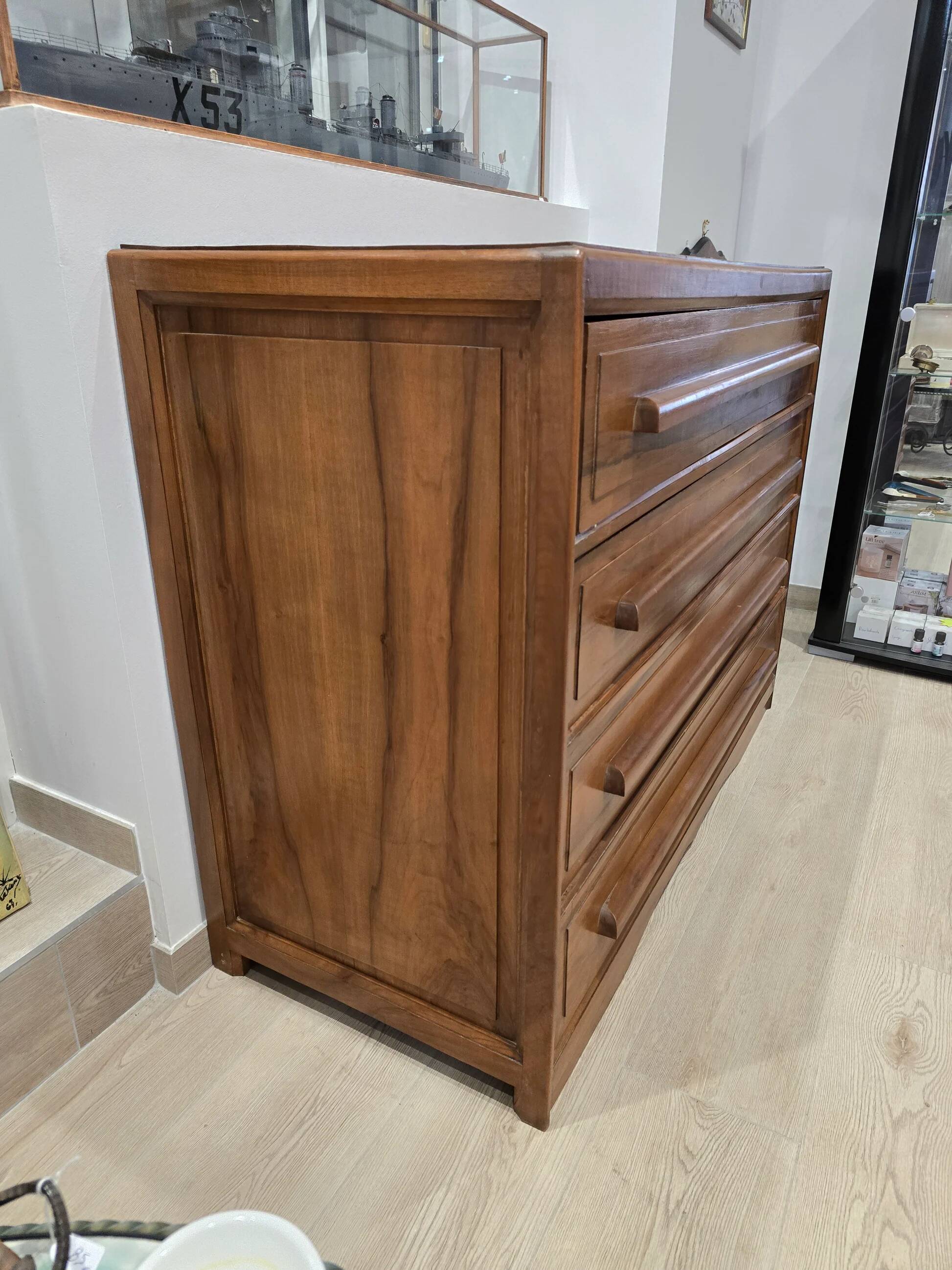 Chest of drawers with 4 drawers in walnut