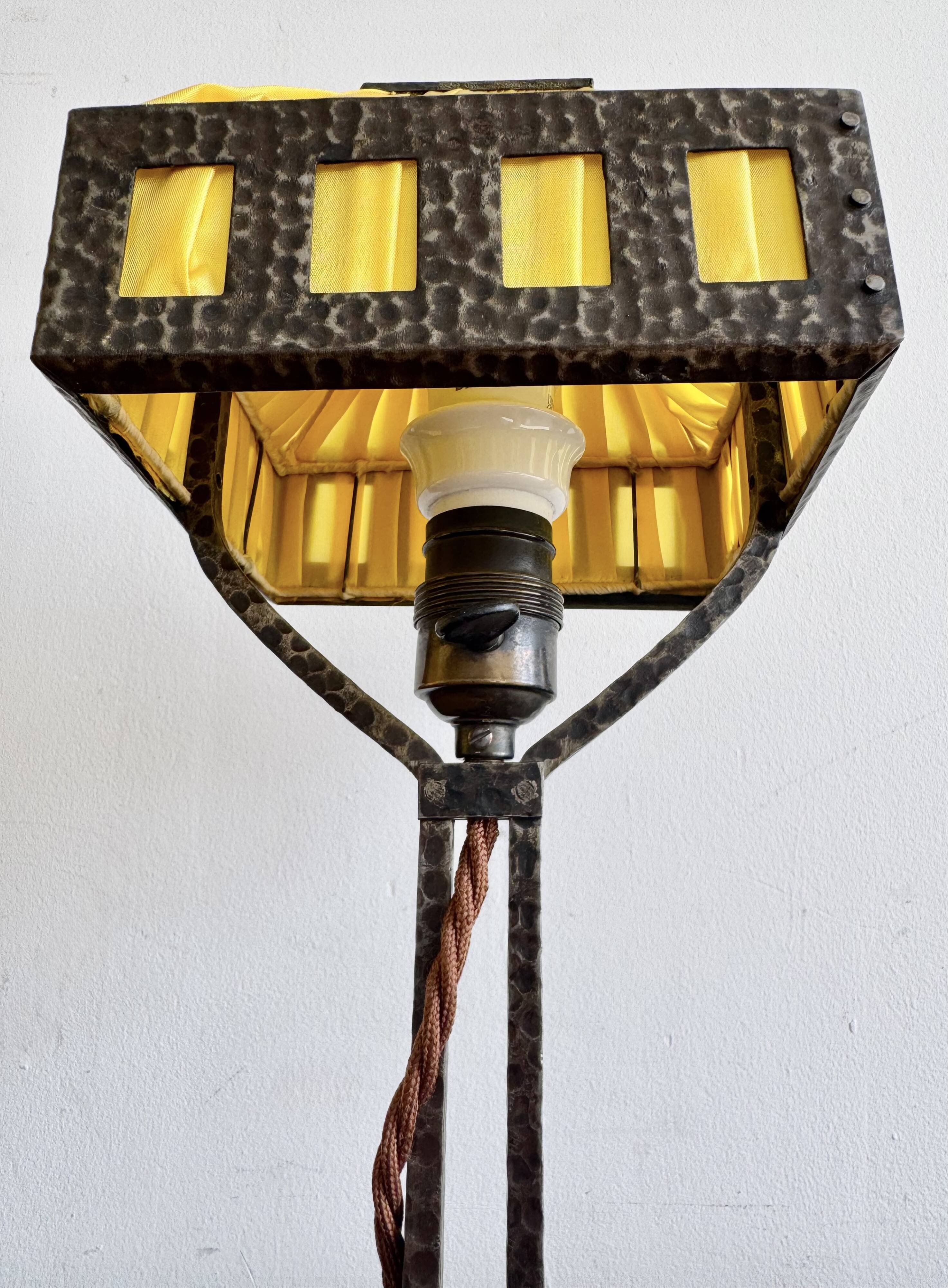 Lampe de table suédoise Arts and Crafts par Arvid Böhlmarks