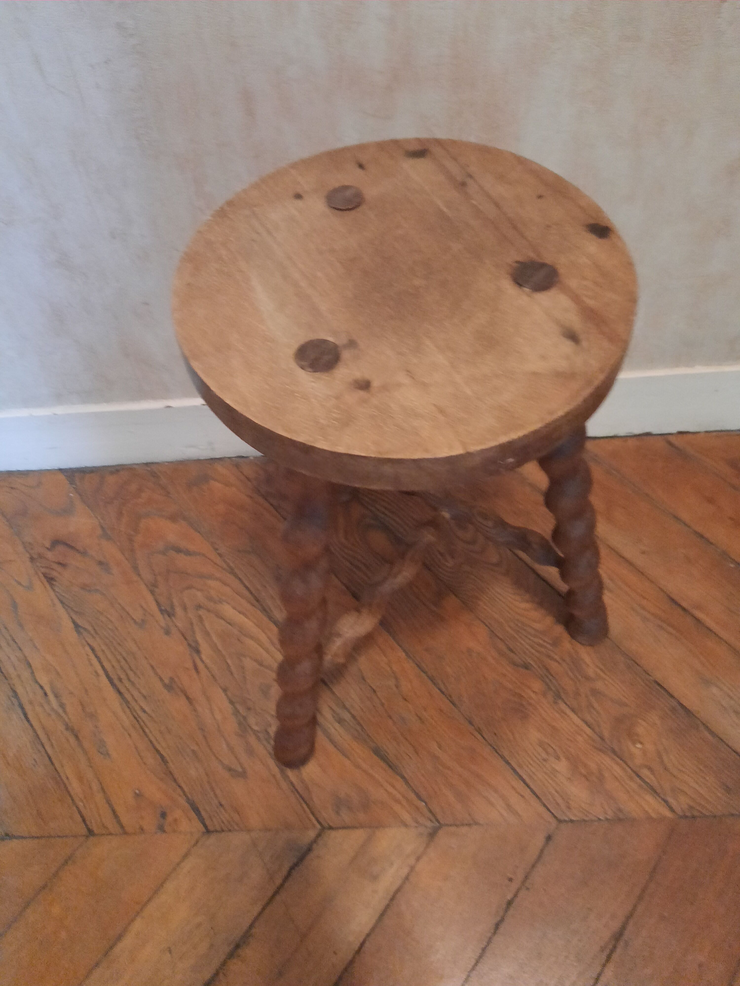 Turned wooden brutalist tabouret