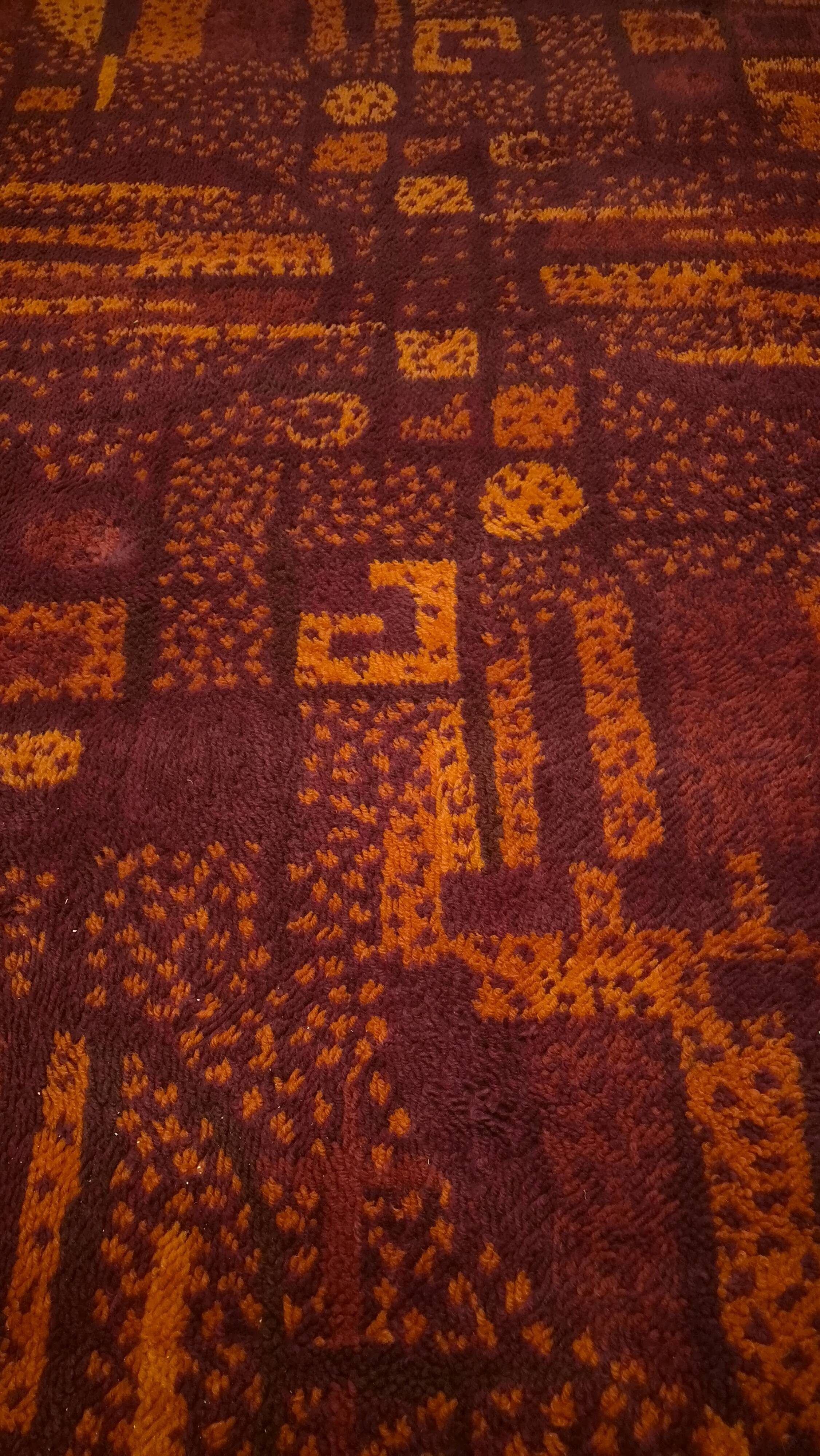 Large vintage rug from France, 1970s – 100% pure wool – 200 × 300.