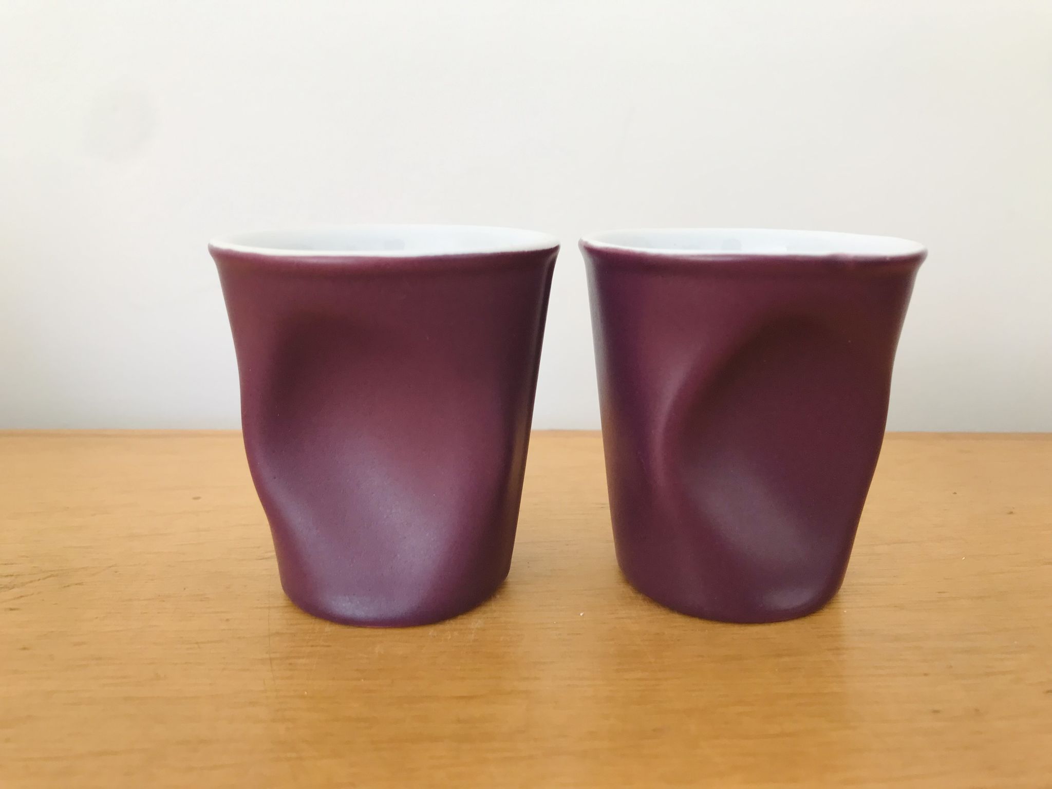 Lot 2 tasses porcelaine blanc et violet Revol