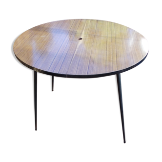Folding table