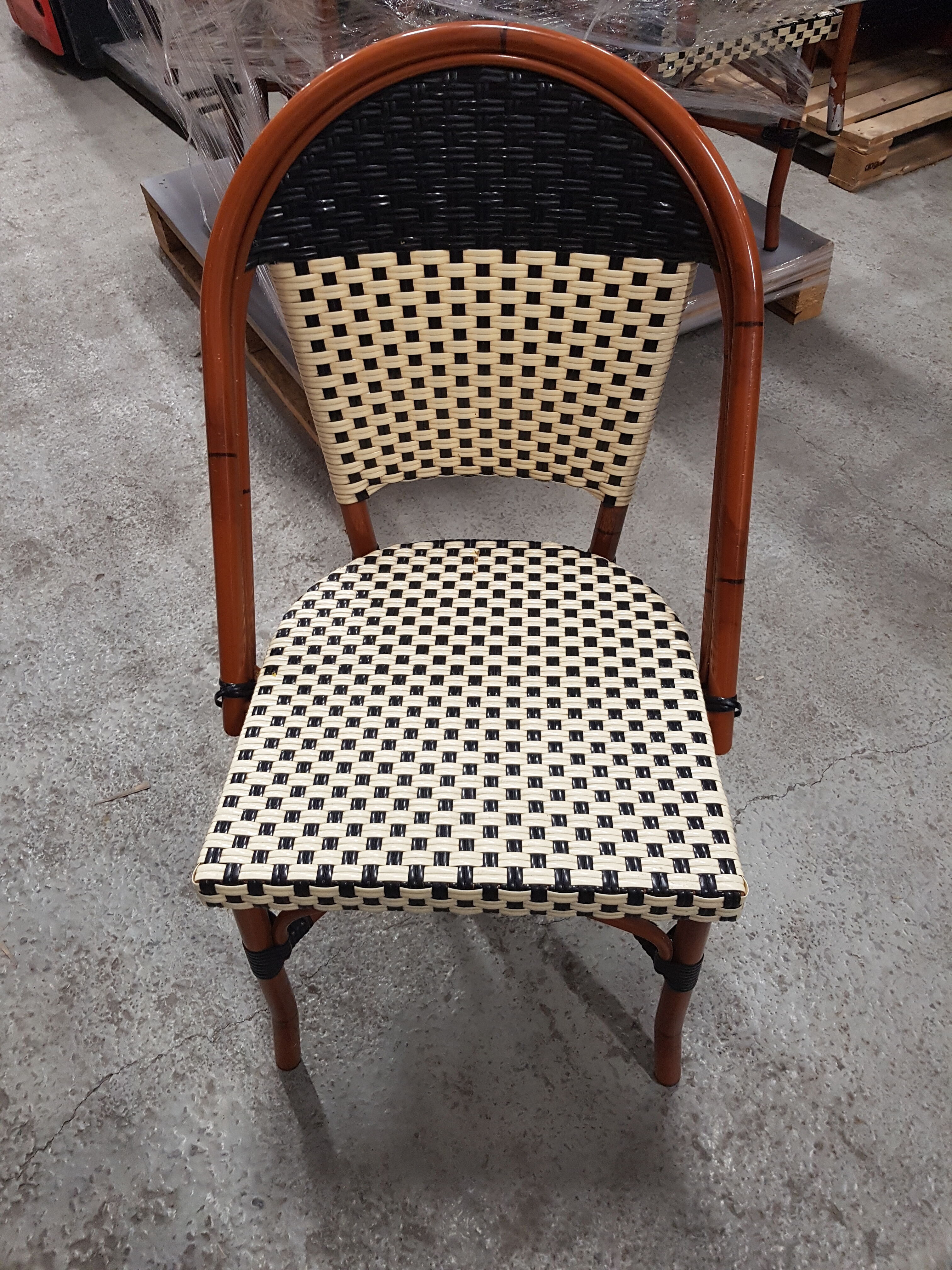 White/black bistro chair