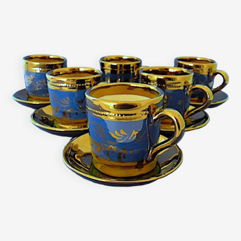 Suite de six tasses à café et leurs sous-tasses en faïence lustrée du Staffordshire