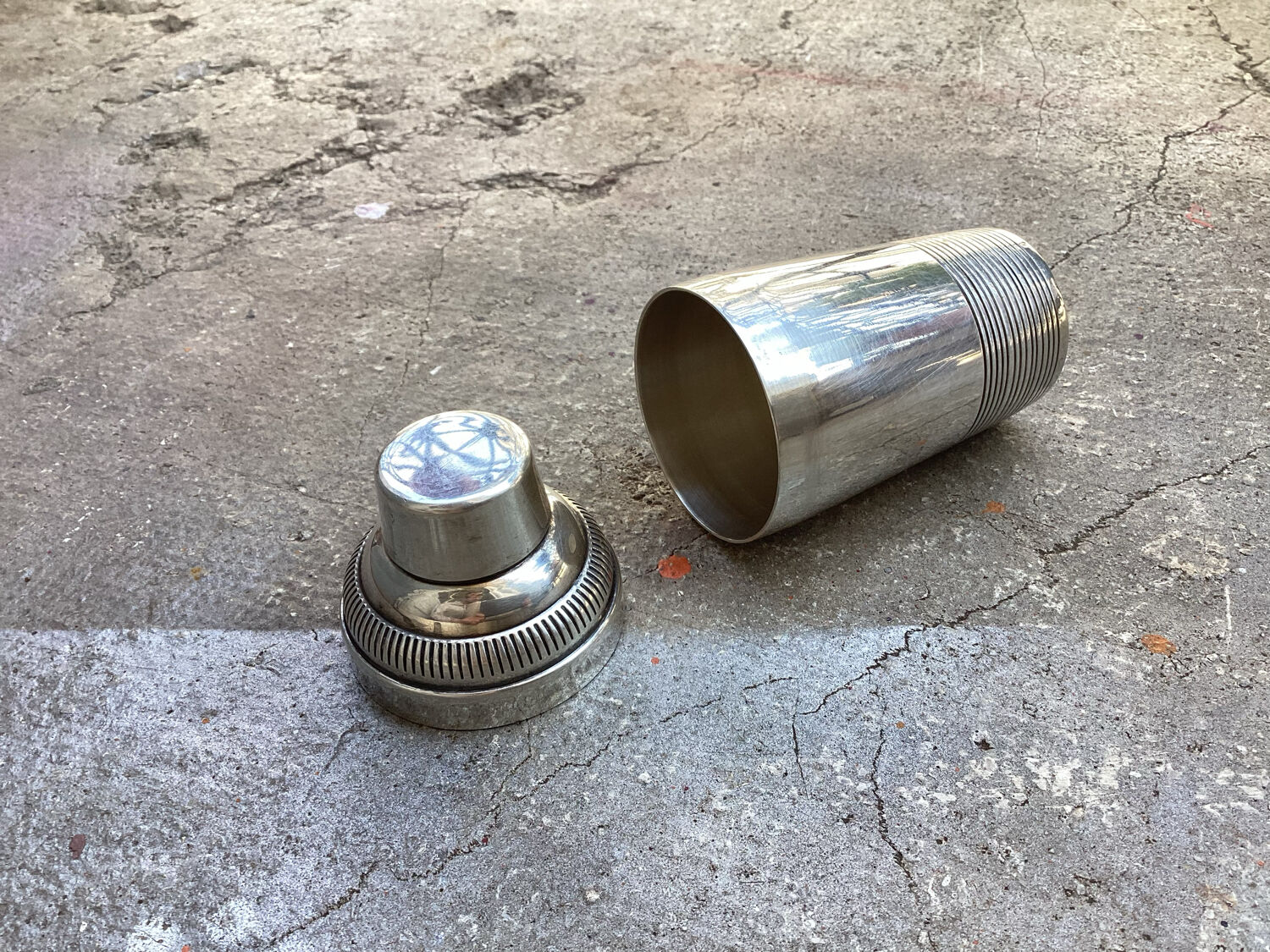 Antique shaker in silver metal hallmarked Art Deco style