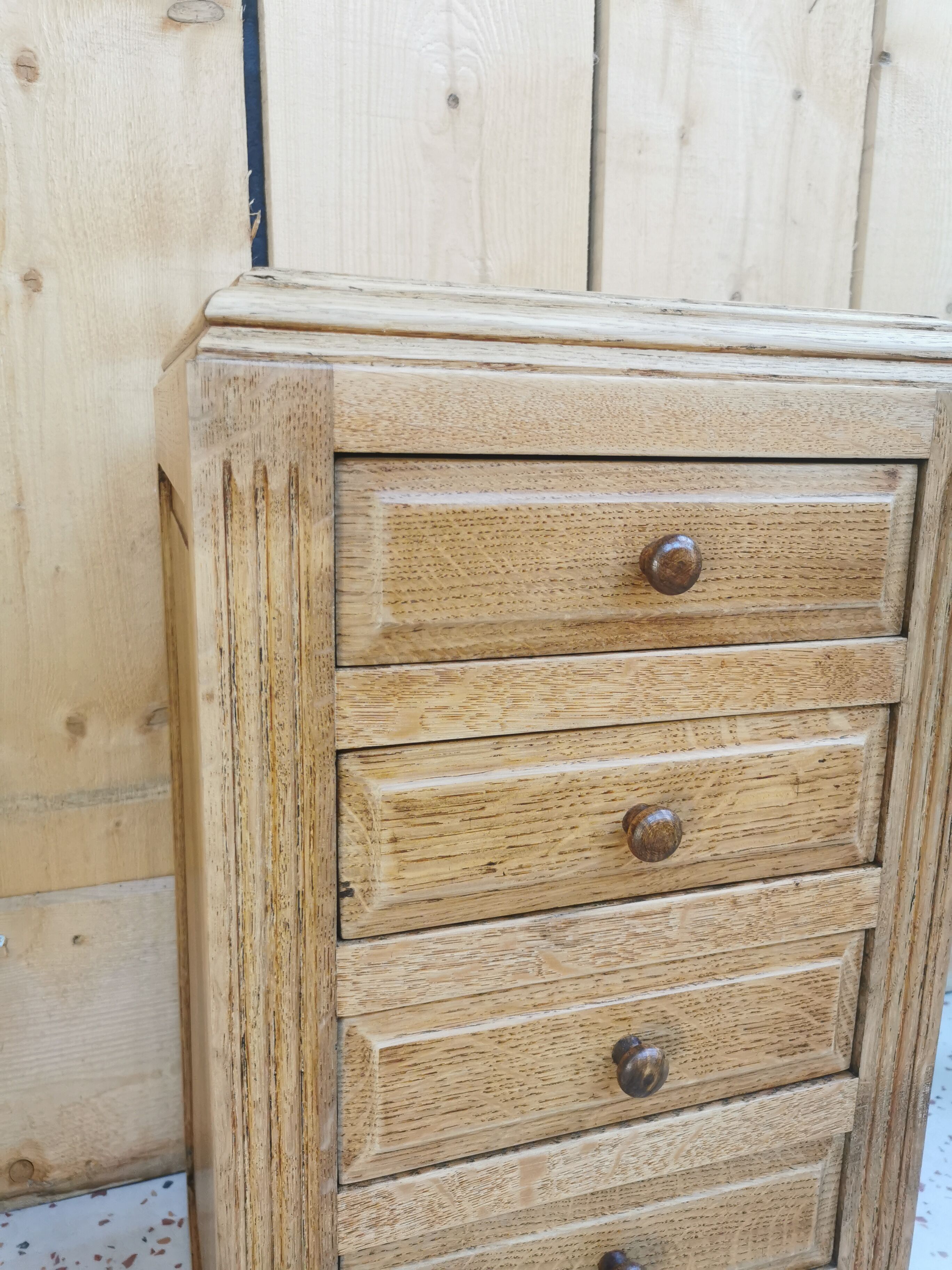 Drawer cabinet